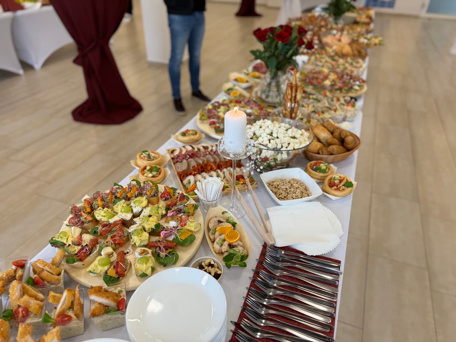 Catering — canapés a paradajkové špízy